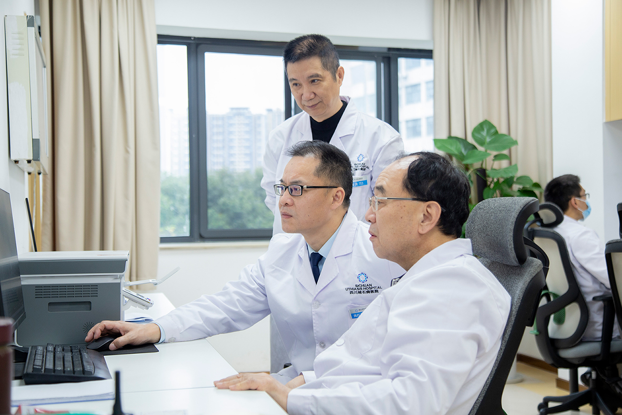 为“保胆”而来：北京国之名医刘京山教授再度来院，亲诊手术惠泽西南患者(图1)