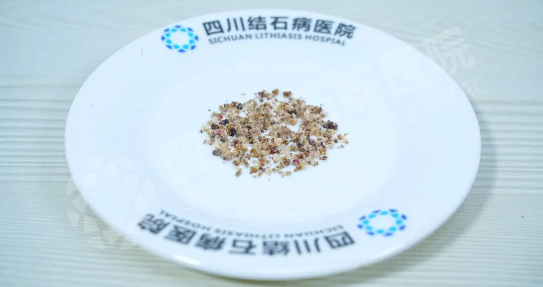 “常年立信高一刀”：春节前的特殊锦旗【四川肾结石专科医院】(图2)