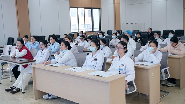 强基础,精技能!我院护理部开展专题培训,为患者护航(图6) 强基础,精技能!我院护理部开展专题培训,为患者护航(图6)
