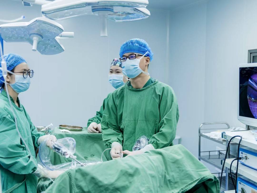 9岁男童胆囊里长结石！医生：不吃早餐是“元凶”【四川结石病医院】(图2)