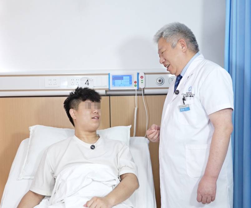 泌尿结石“堵路”,外卖小哥痛进急诊!四川结石病医院专家:多喝水、不憋尿可预防(图5) 泌尿结石“堵路”,外卖小哥痛进急诊!四川结石病医院专家:多喝水、不憋尿可预防(图5)