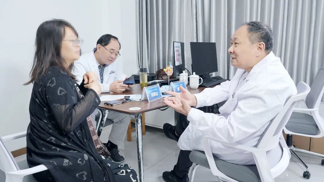 为保胆而来：国之名医刘京山教授再临四川结石病医院，惠泽西南患者！(图3)