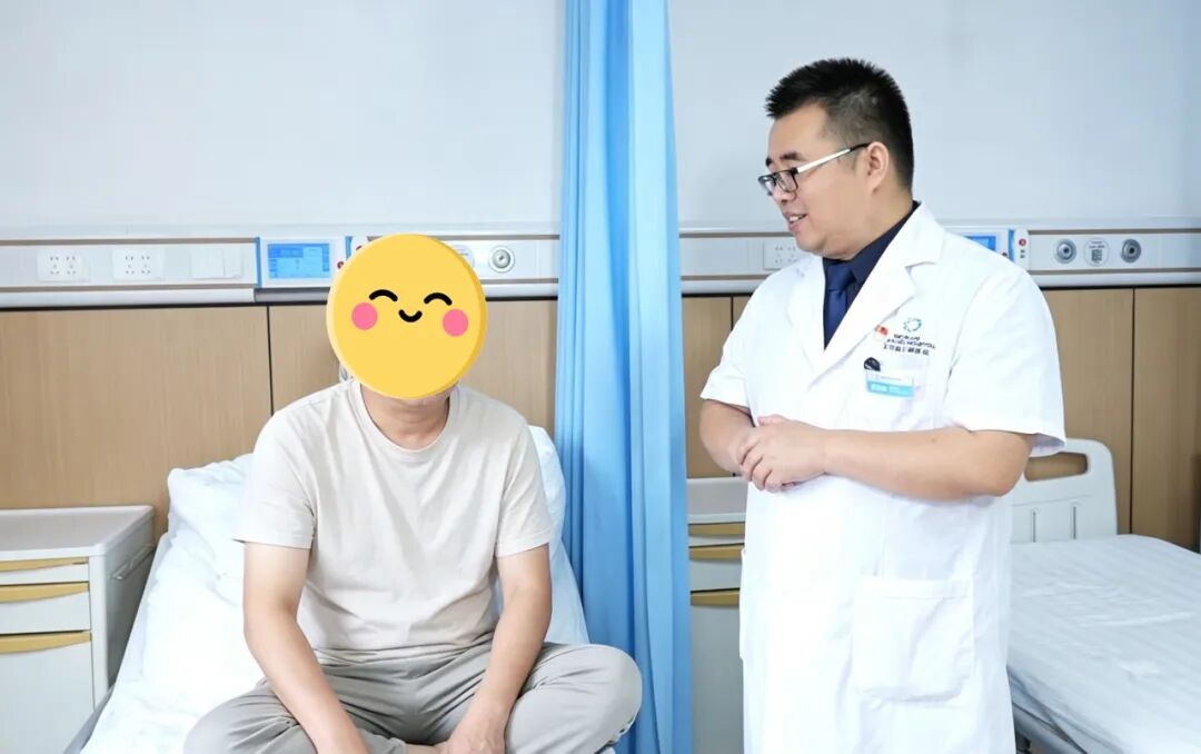双肾大结石,外院说要腰部打孔,他却“无孔”取净?关键在这(图3) 双肾大结石,外院说要腰部打孔,他却“无孔”取净?关键在这(图3)