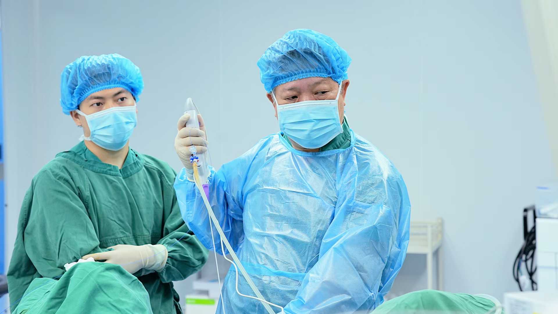 多喝水真的能把结石“冲”下来？这3类人千万不能乱喝【成都只有这一家结石专科医院 】(图3)